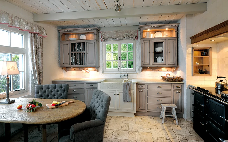 Küche in rustikalem Holzstil