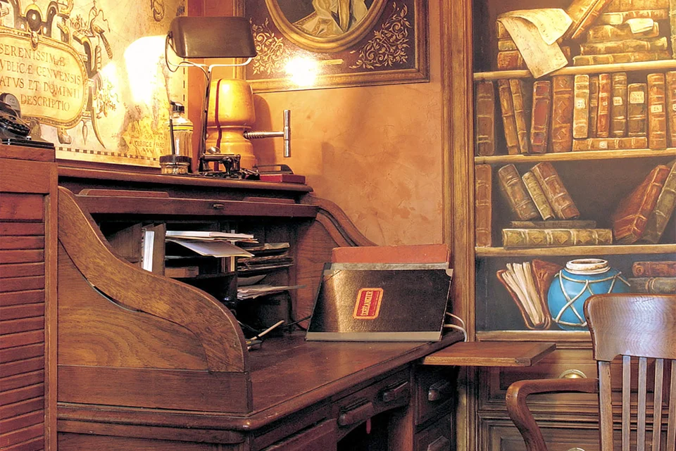 Traditioneller Schreibtisch